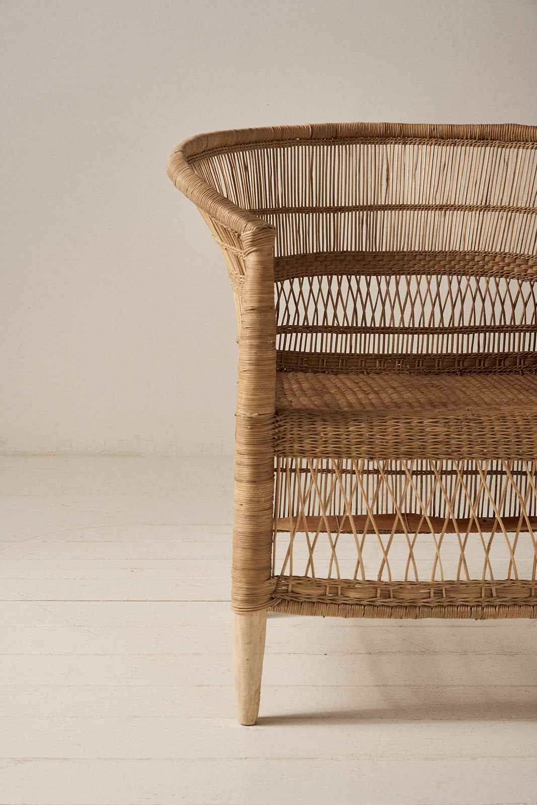 Butaca del Siglo XXI en Ratán con Respaldo Curvo - 3