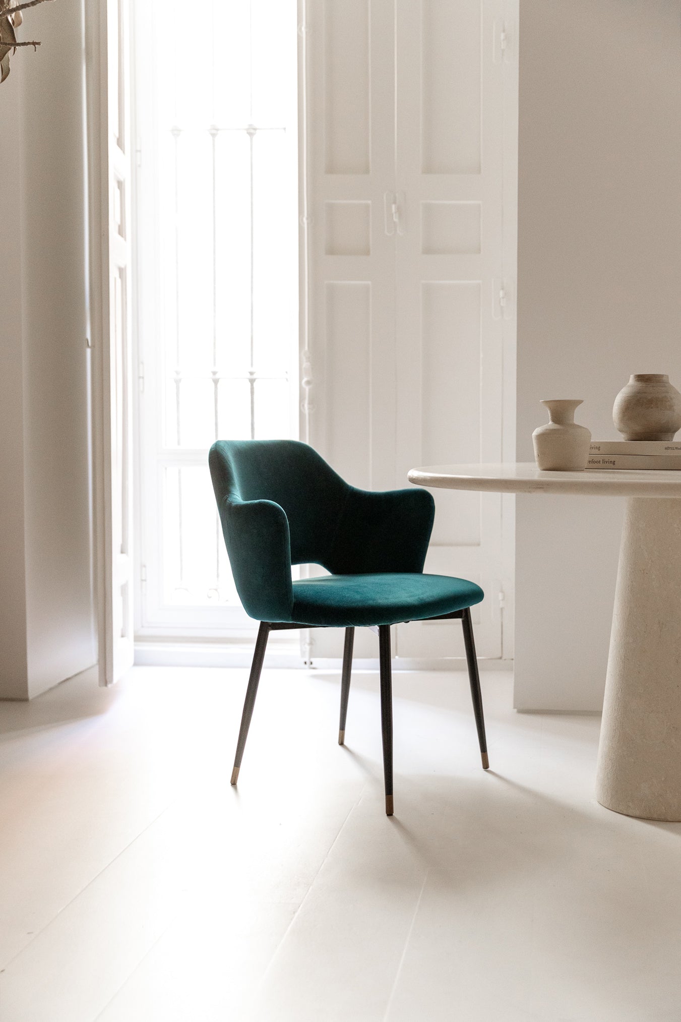 Silla de Terciopelo del Siglo XXI con Estructura de Hierro