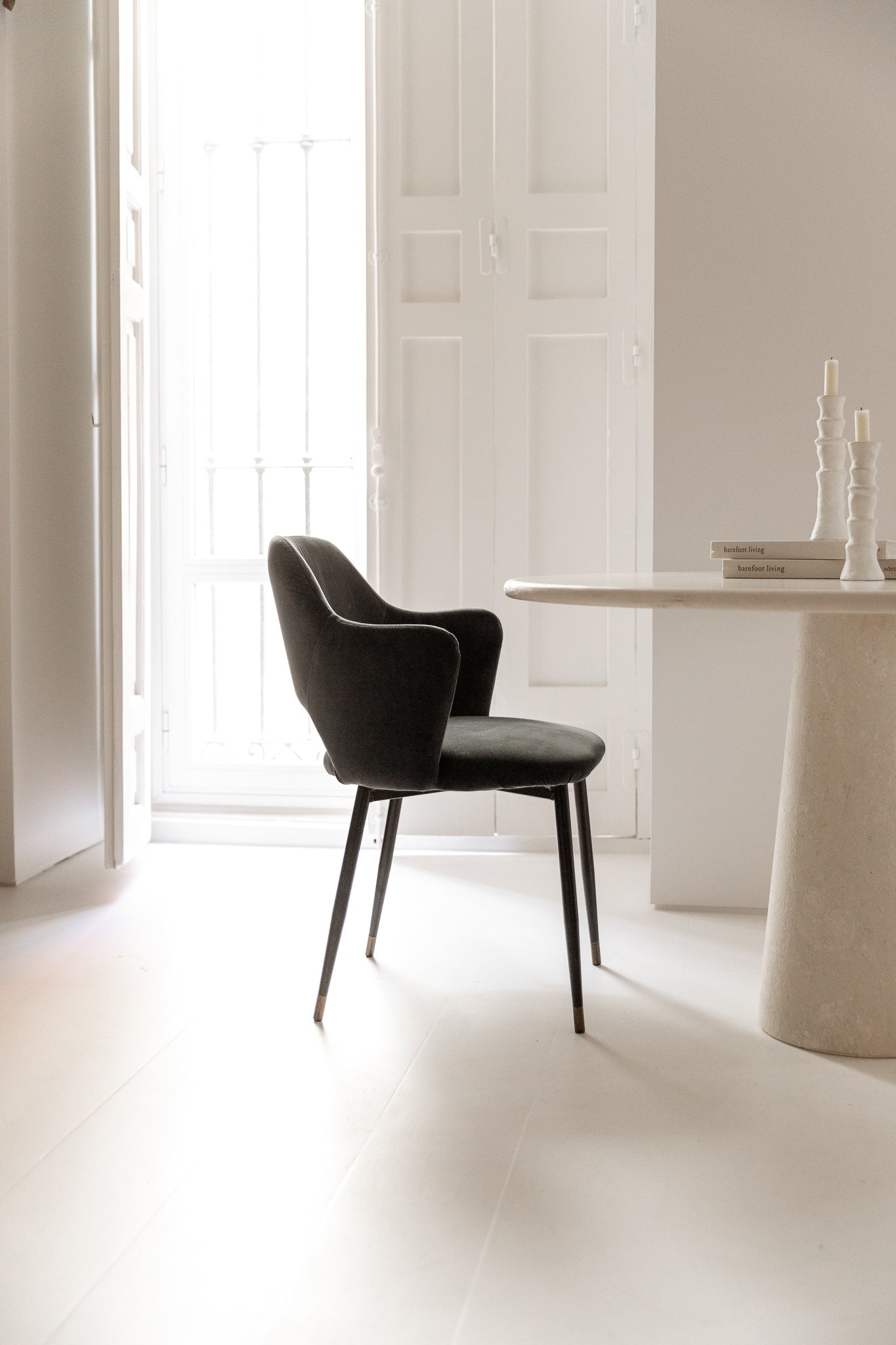 Silla de Terciopelo del Siglo XXI con Estructura de Hierro - 2