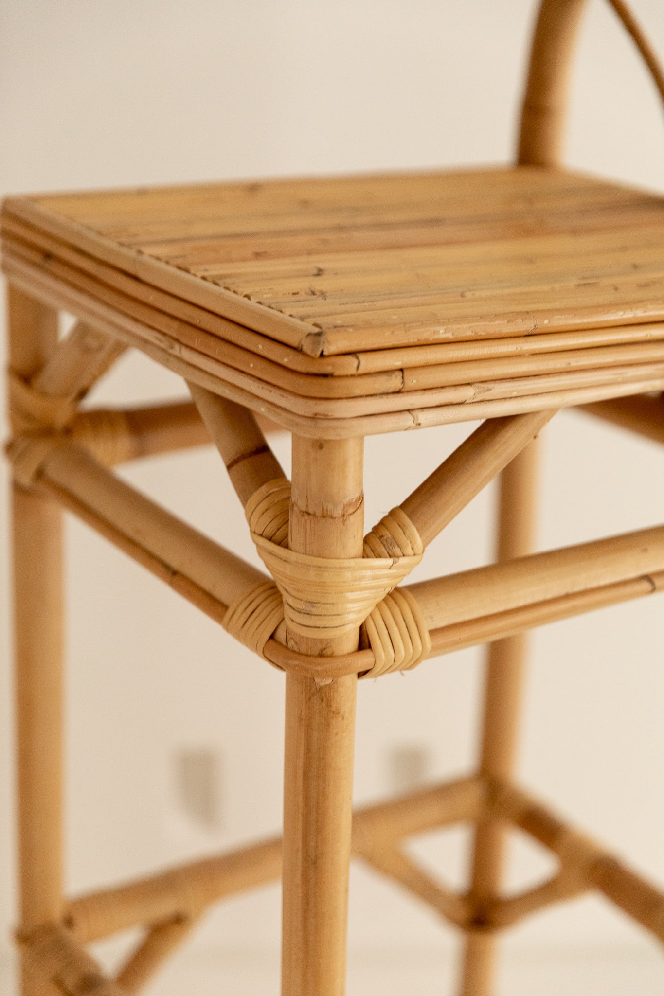 Taburete de Ratán del Siglo XXI con Respaldo Curvo - 3