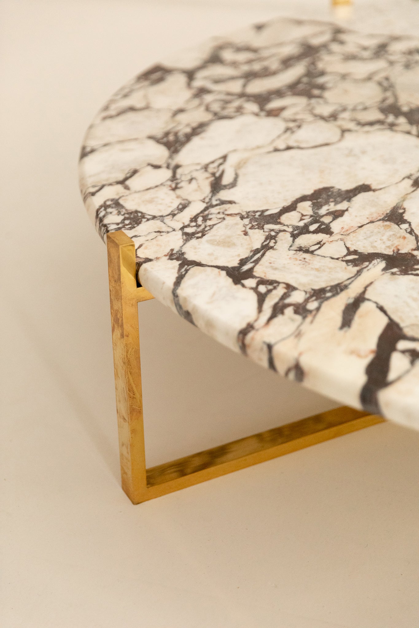 Mesa de Centro del Siglo XXI con Sobre de Mármol Calacatta Viola - 2