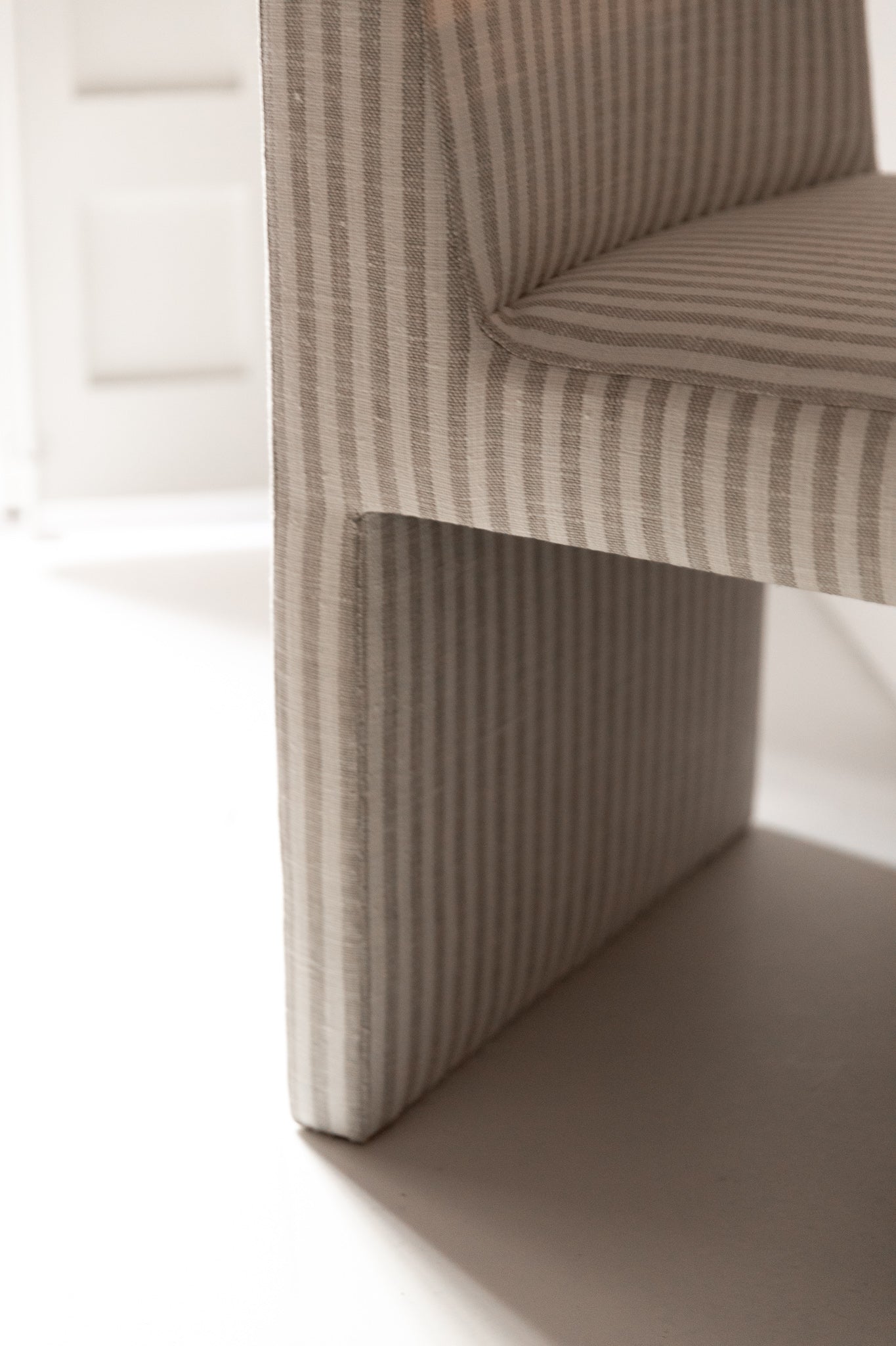 Silla Tapizada del Siglo XXI con Diseño Línea MZ.01 - 5