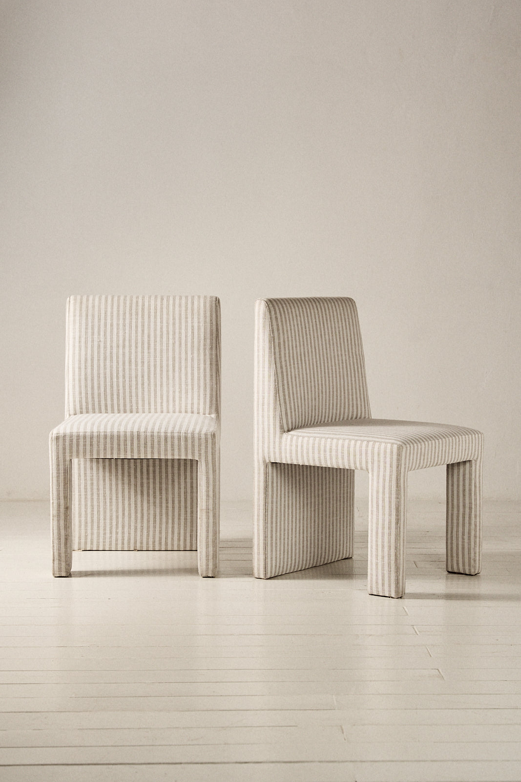 Silla Tapizada del Siglo XXI con Diseño Línea MZ.01