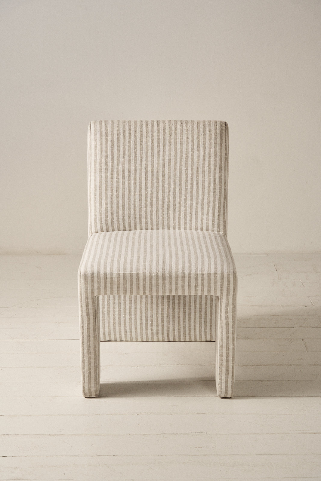 Silla Tapizada del Siglo XXI con Diseño Línea MZ.01 - 9