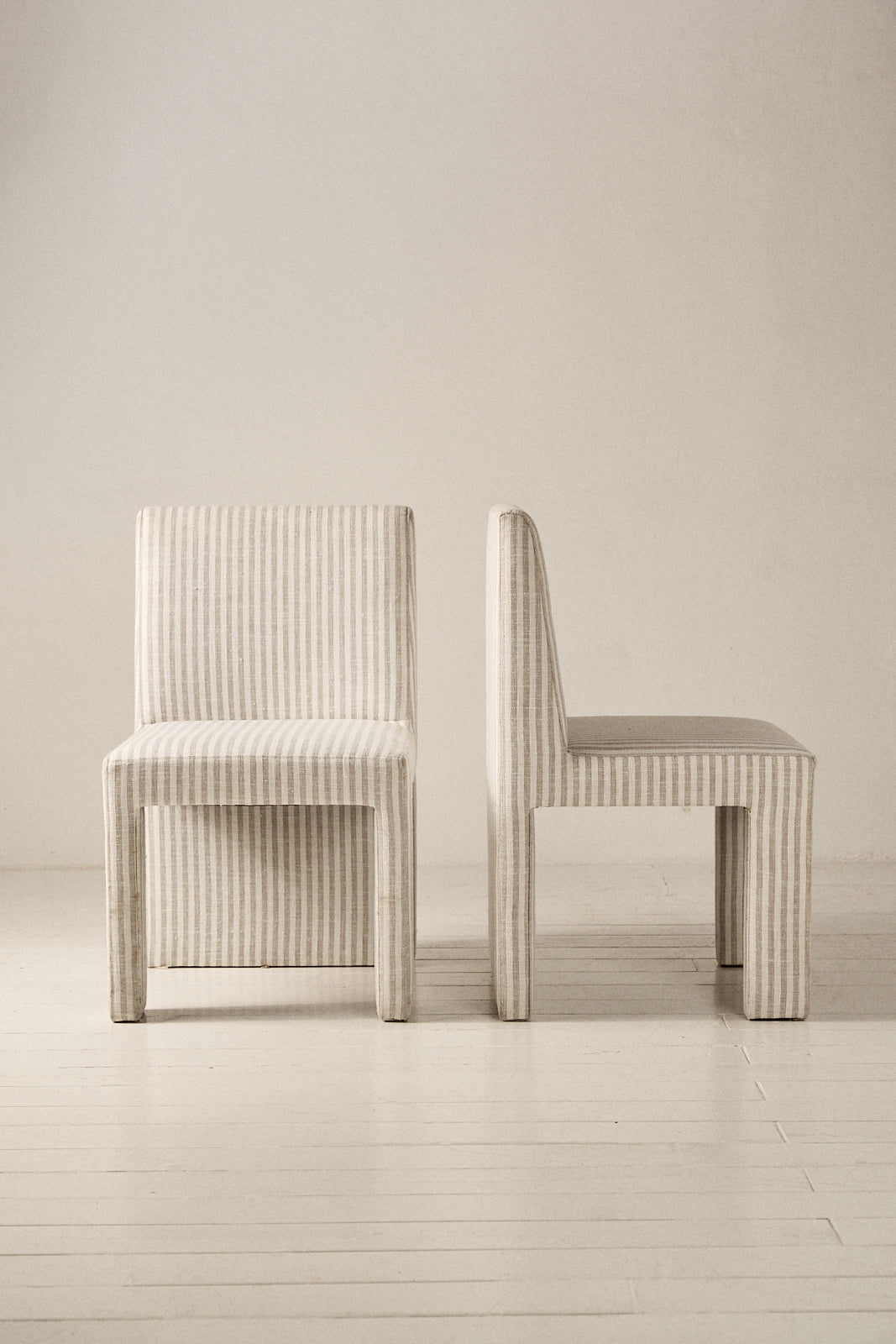 Silla Tapizada del Siglo XXI con Diseño Línea MZ.01 - 7