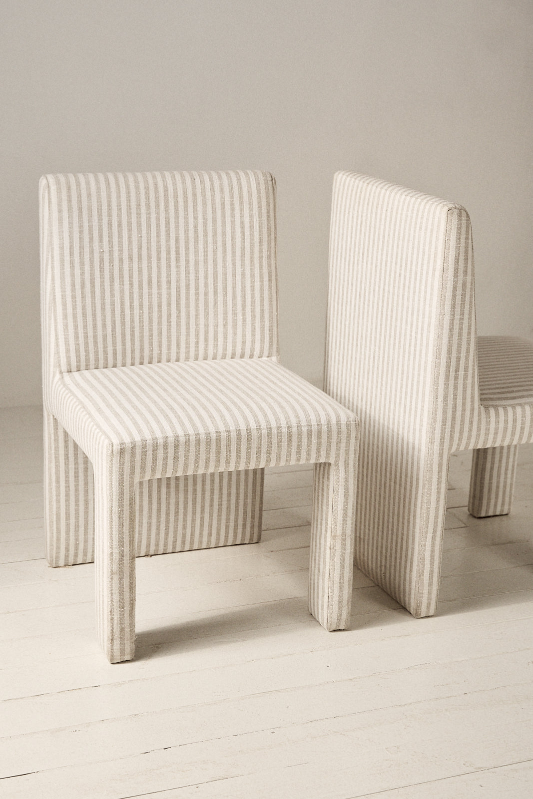 Silla Tapizada del Siglo XXI con Diseño Línea MZ.01 - 8