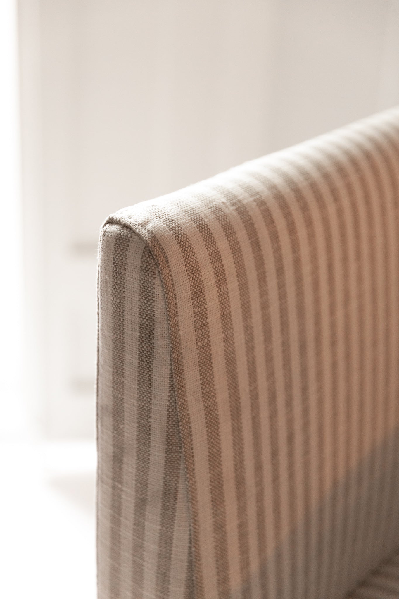 Silla Tapizada del Siglo XXI con Diseño Línea MZ.01 - 6