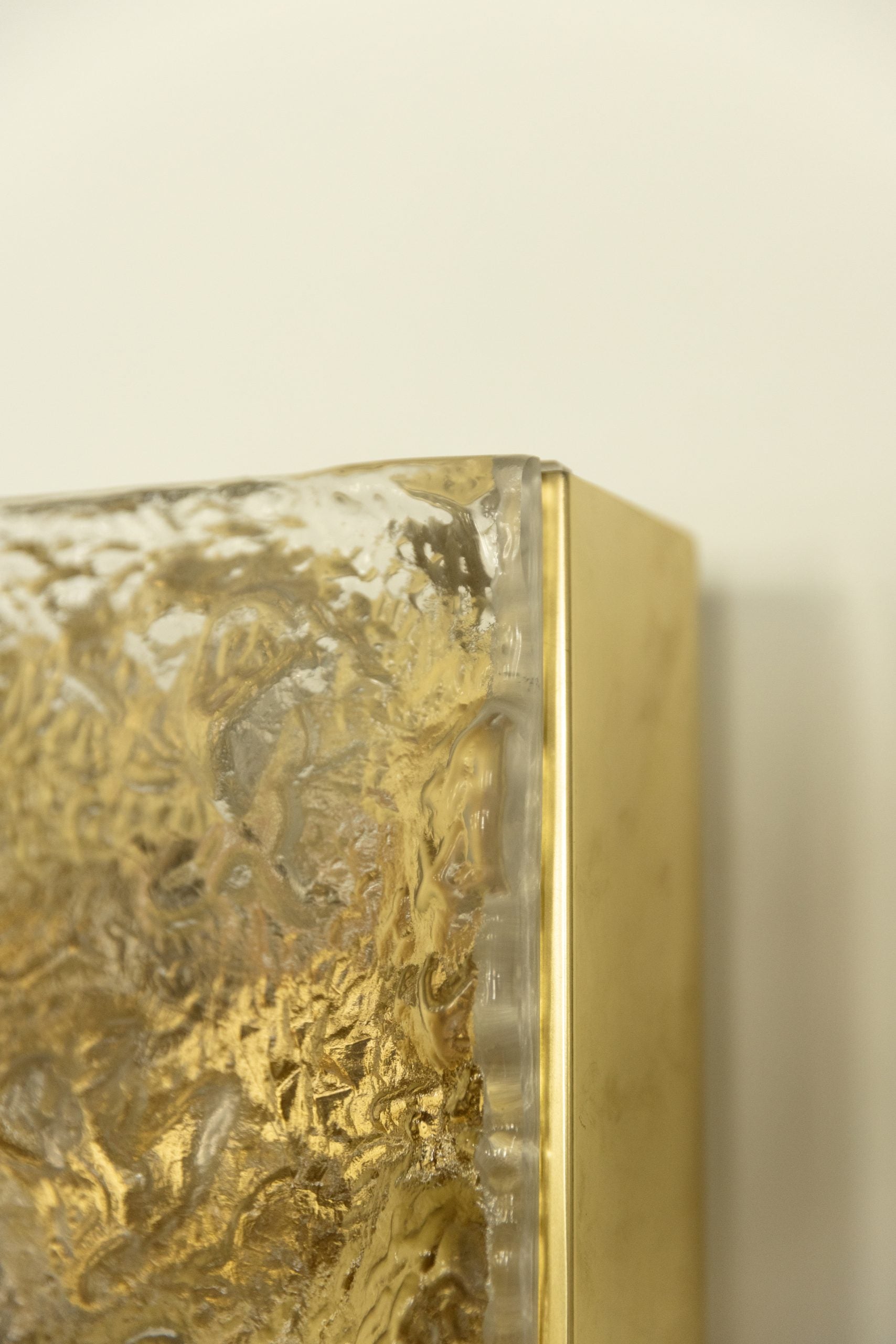 Aplique de Pared del Siglo XX en Latón y Vidrio Rugoso - 2