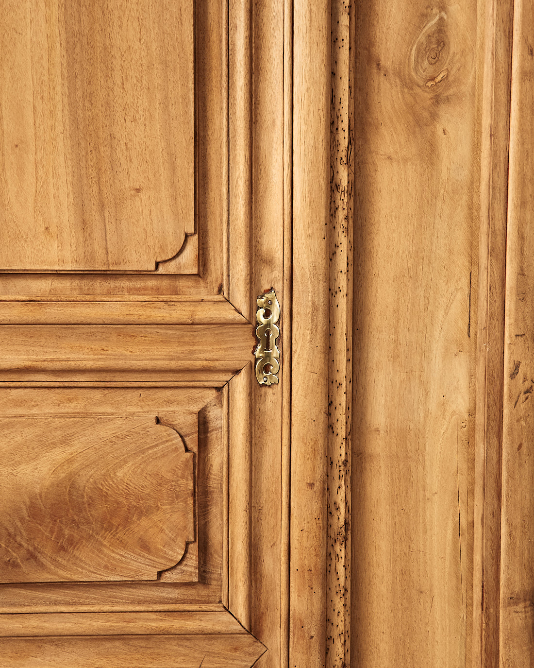 Armario Francés del Siglo XVIII en Nogal Estilo Luis XV - 5