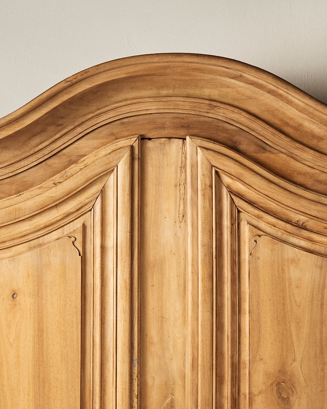 Armario Francés del Siglo XVIII en Nogal Estilo Luis XV - 6