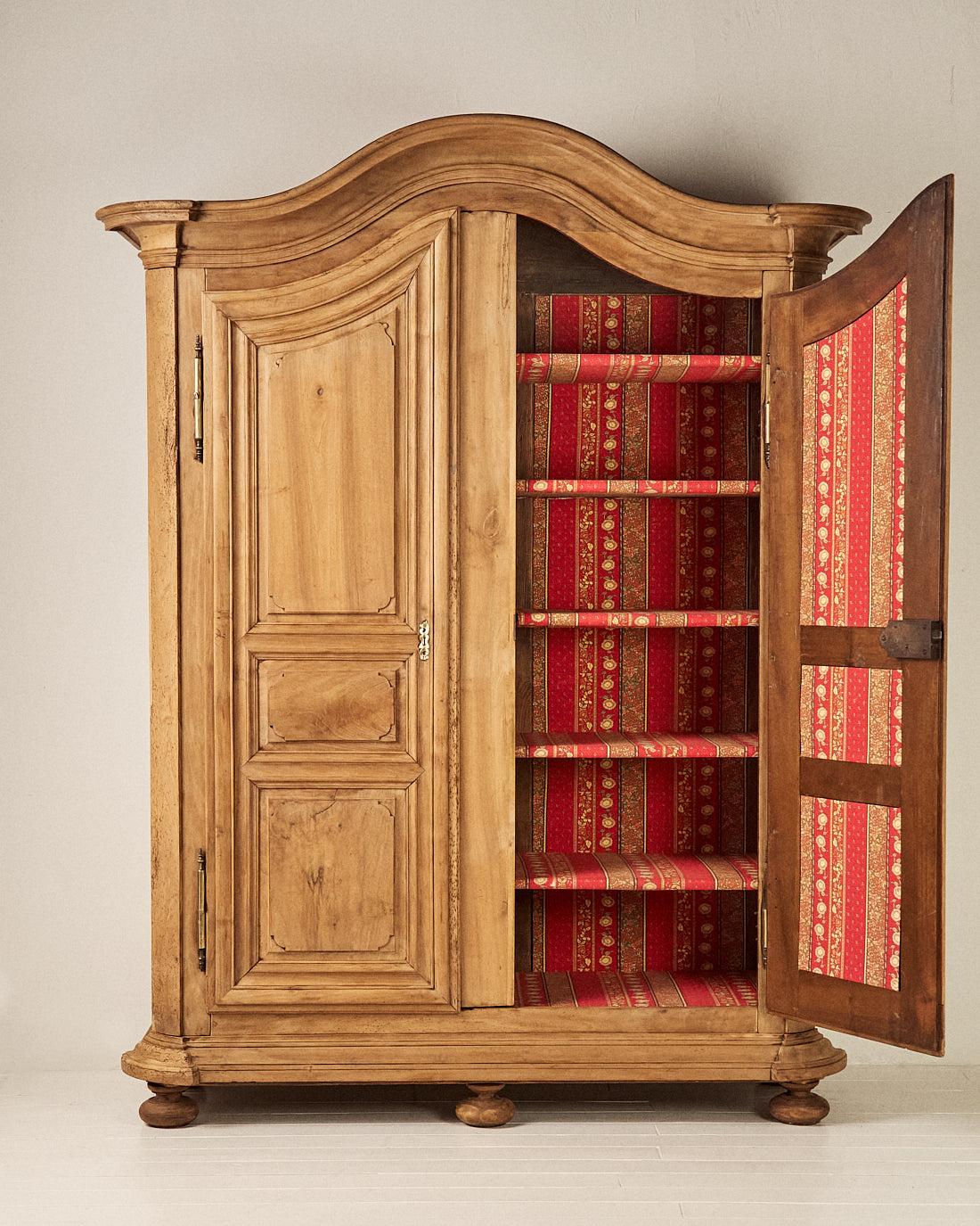 Armario Francés del Siglo XVIII en Nogal Estilo Luis XV - 2