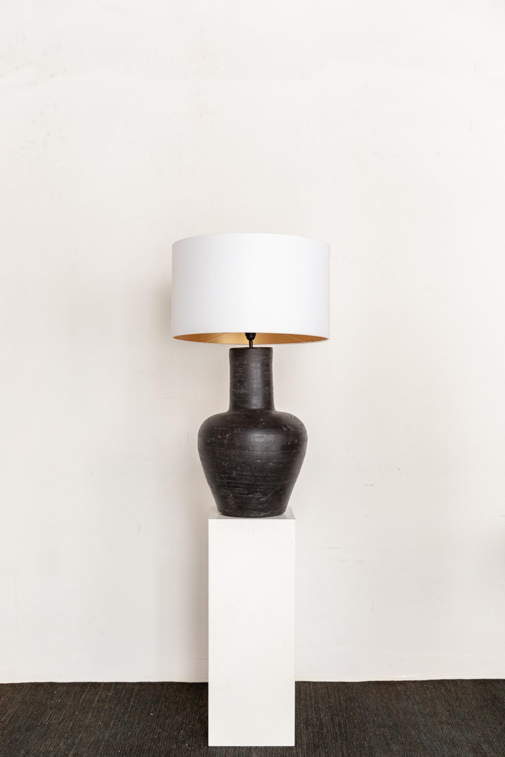 Base de Lámpara del Siglo XXI en Cerámica Negra Mate