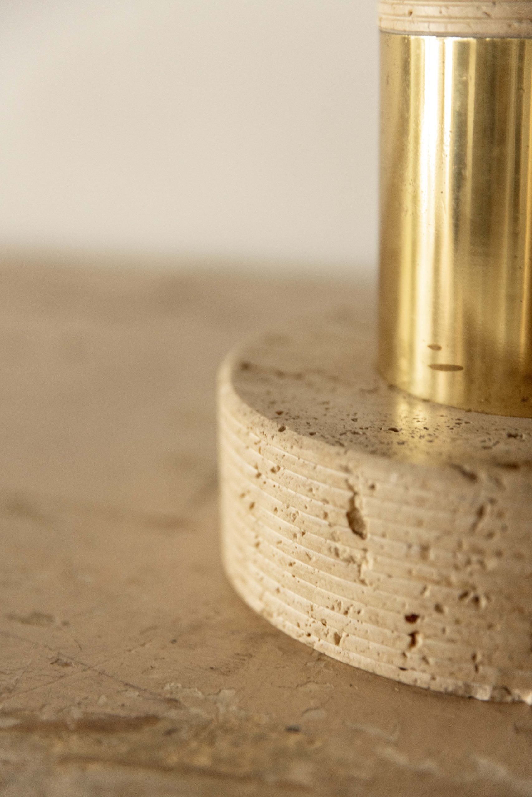 Base de Lámpara Redonda del Siglo XXI en Travertino y Latón - 2