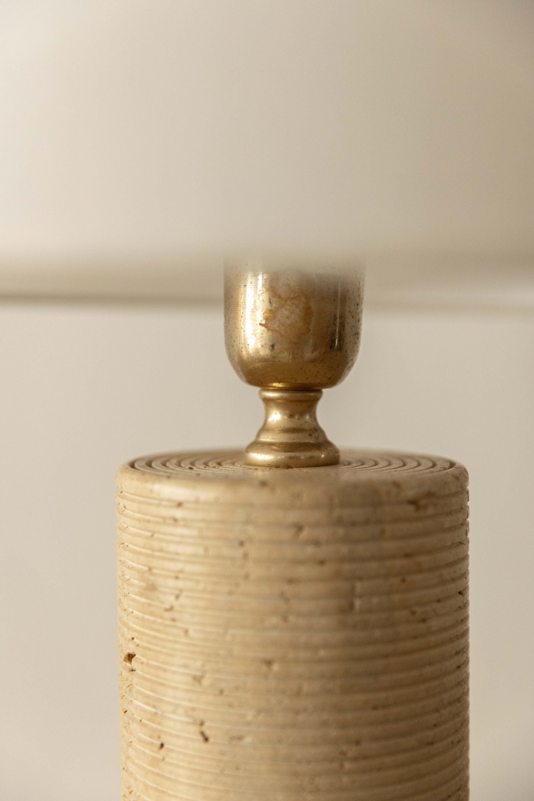 Base de Lámpara Redonda del Siglo XXI en Travertino y Latón - 3