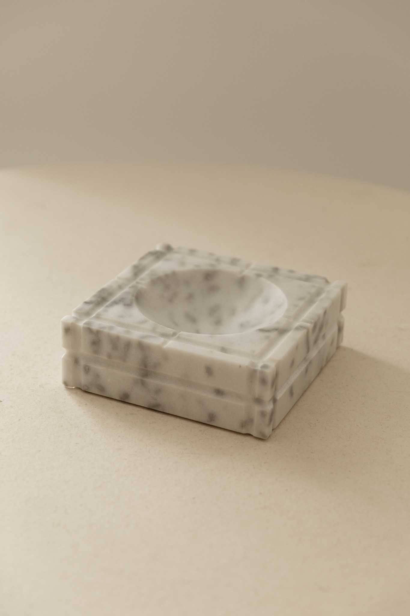 Cenicero Cuadrado del Siglo XXI en Mármol Blanco