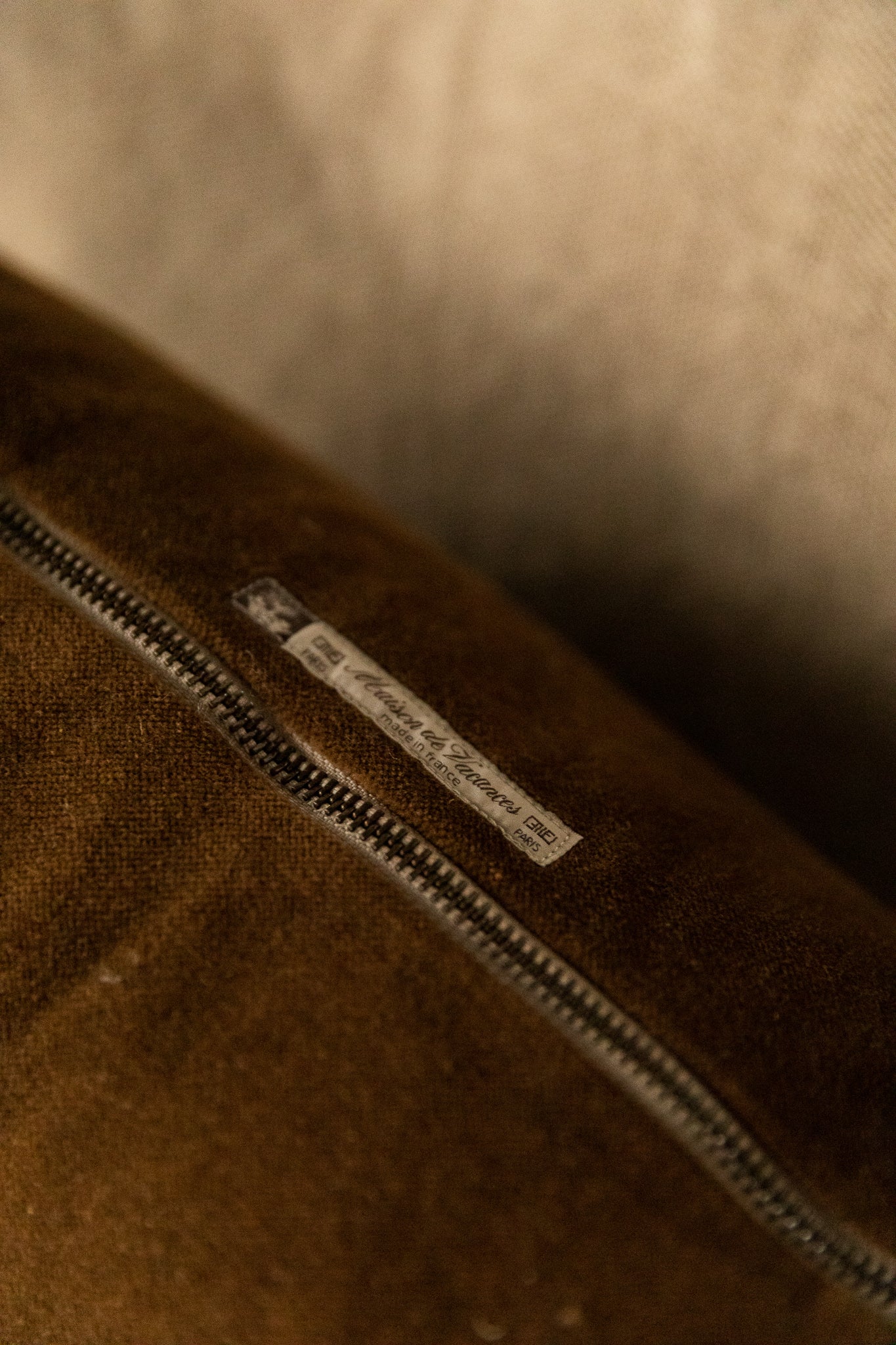 COJÍN TERCIOPELO MARRÓN VINTAGE - 3