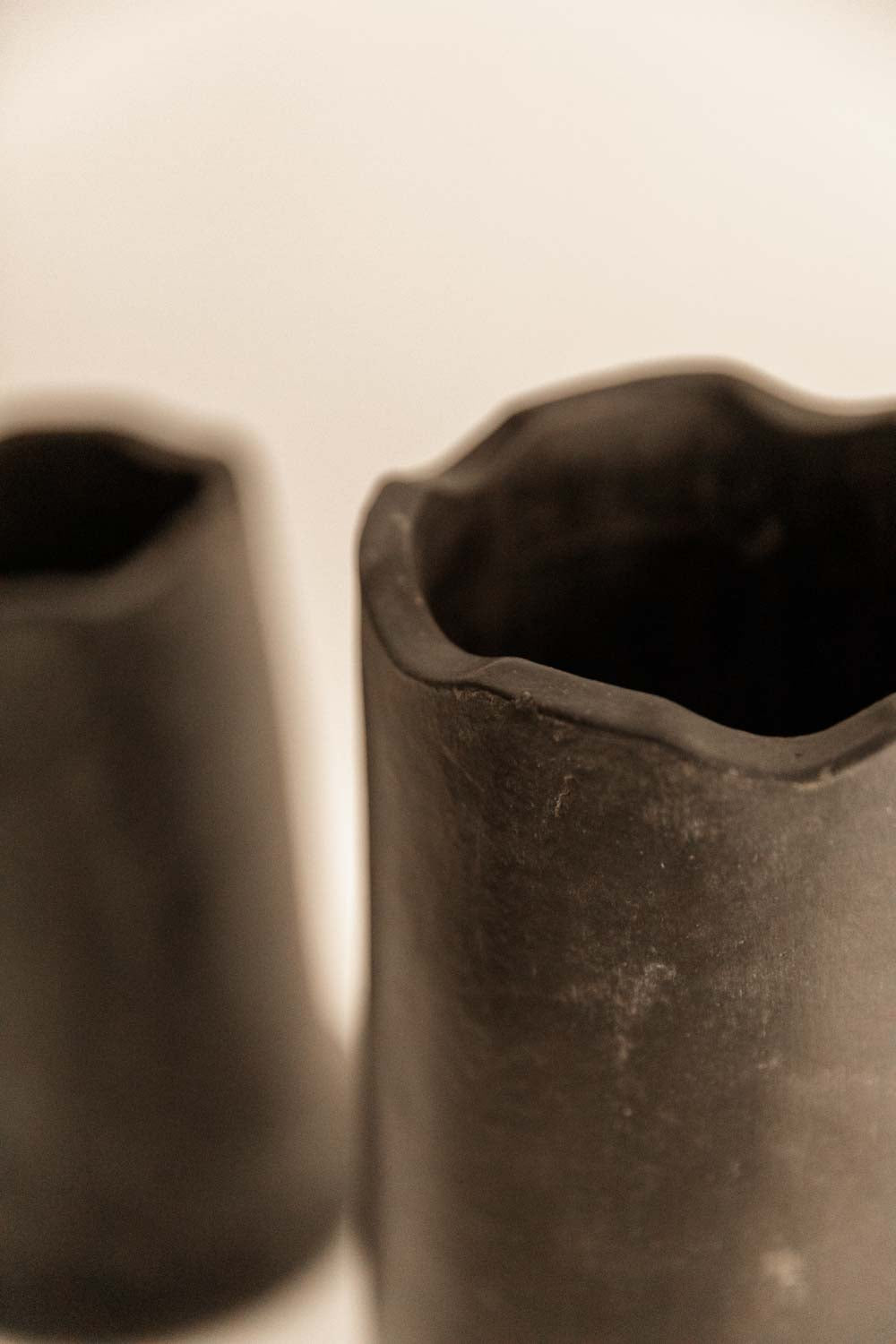 Jarrón del Siglo XXI en Cerámica Gris Patinado - 4