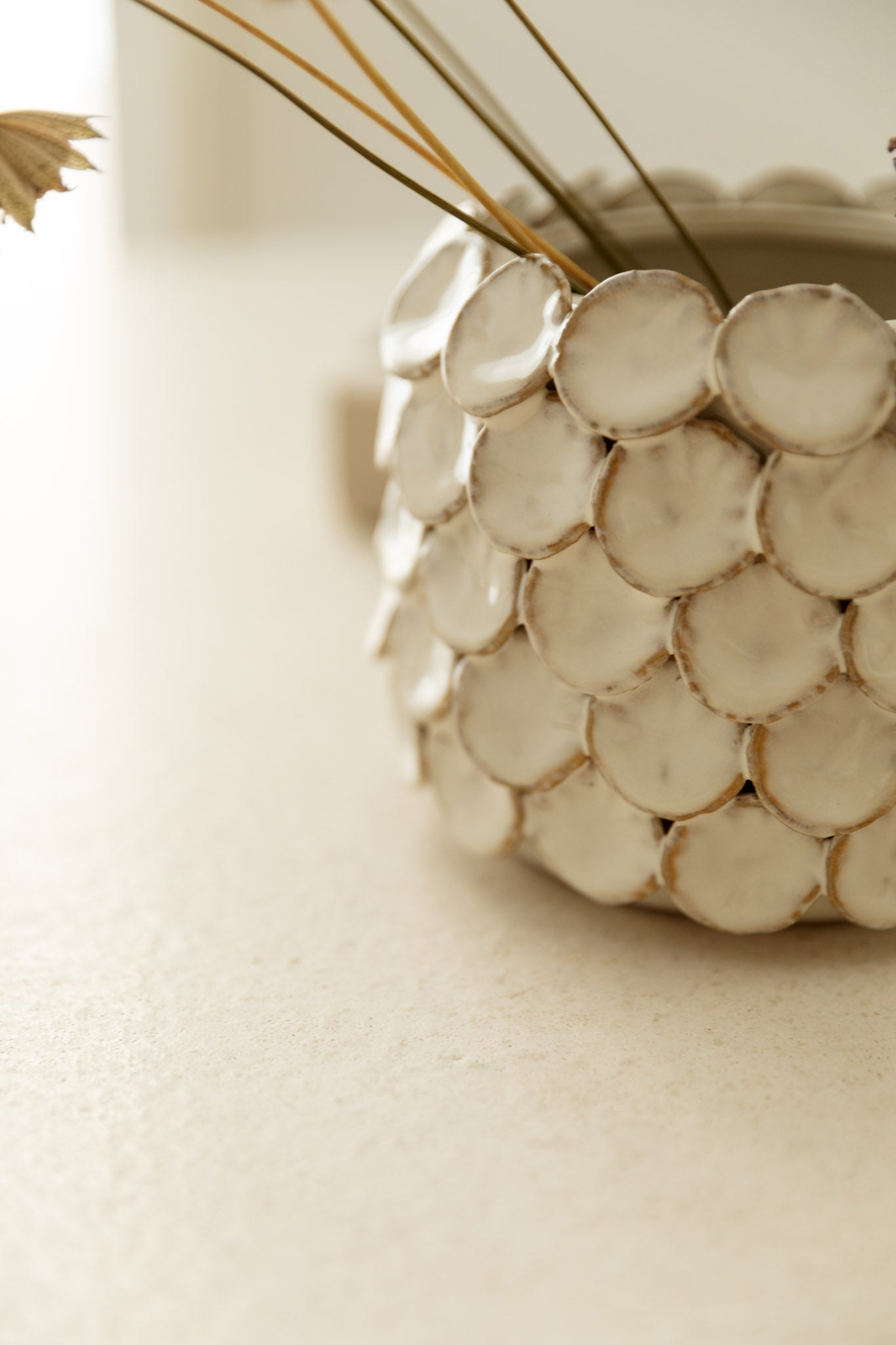 Jarrón Escamas del Siglo XXI en Cerámica Blanca - 4