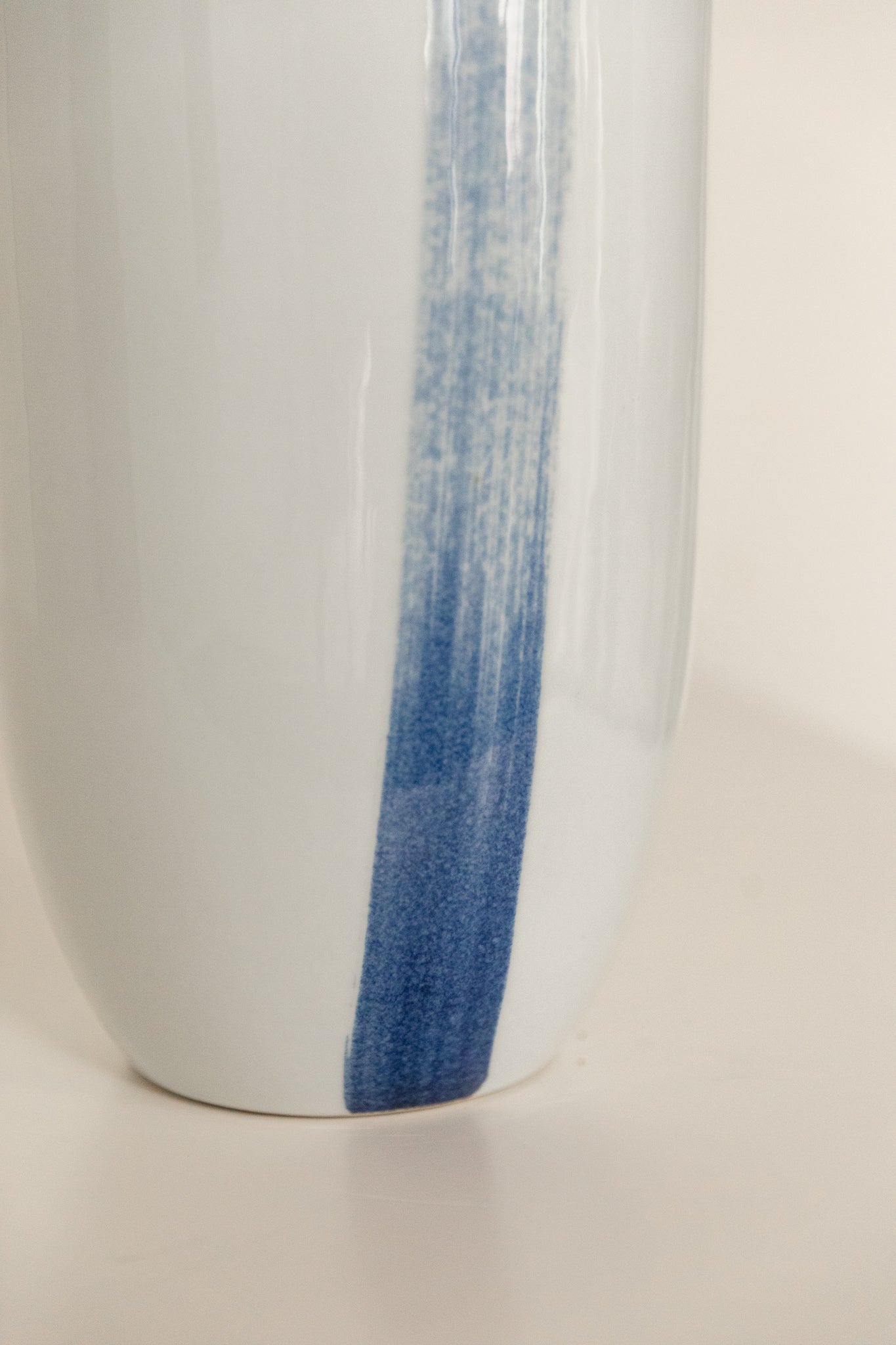 Jarrón de Porcelana del Siglo XXI en Blanco y Azul - 2