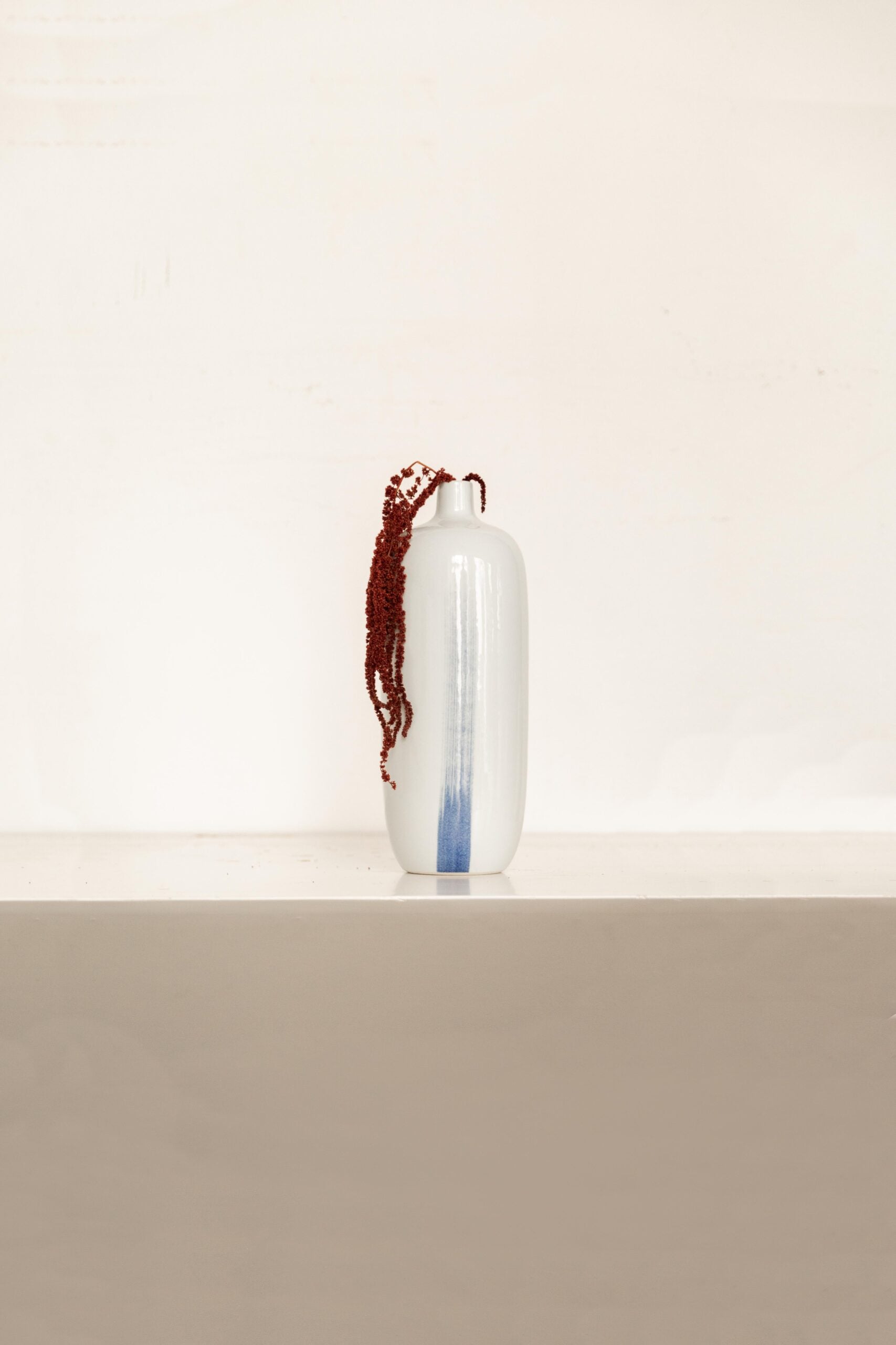 Jarrón de Porcelana del Siglo XXI en Blanco Brillo y Azul