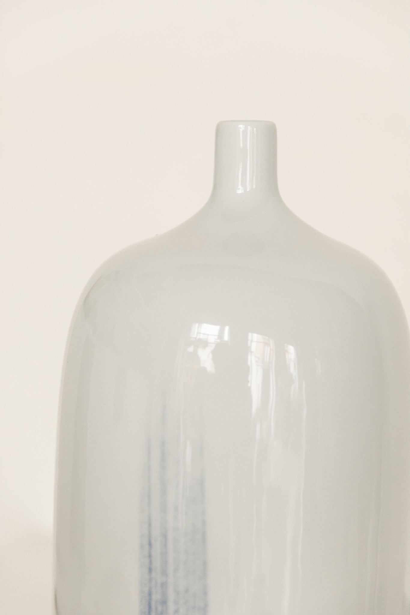 Jarrón de Porcelana del Siglo XXI en Blanco Brillo y Azul - 2