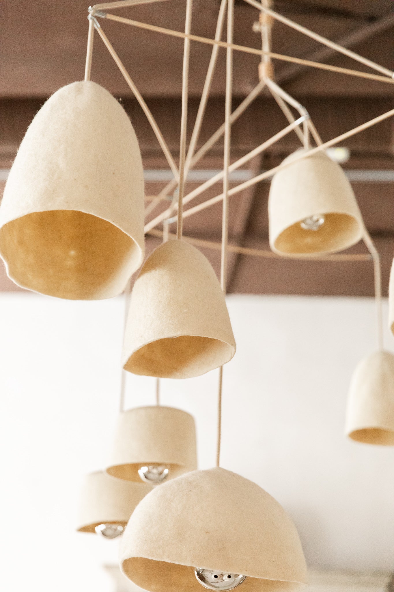 Lámpara de Techo del Siglo XXI con 18 Tulipas de Fieltro - 4