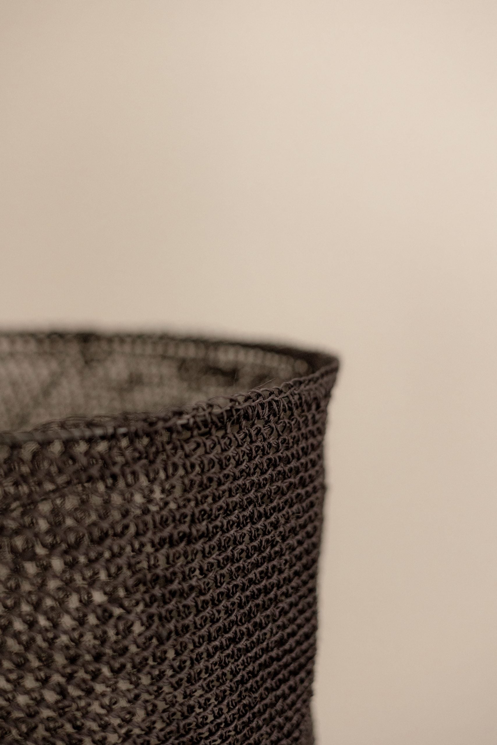 Lámpara de Techo del Siglo XXI en Fique Tejida a Mano Negra - 3