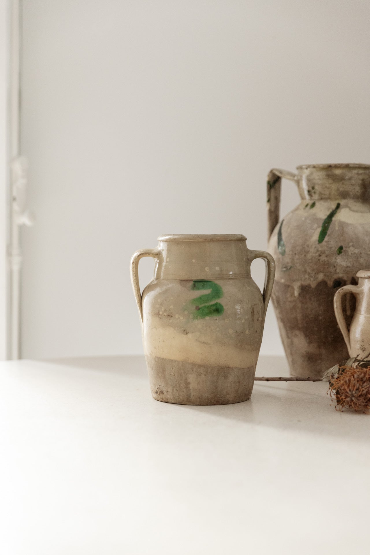 Orza Vidriada del Siglo XIX con Aplicaciones Verdes