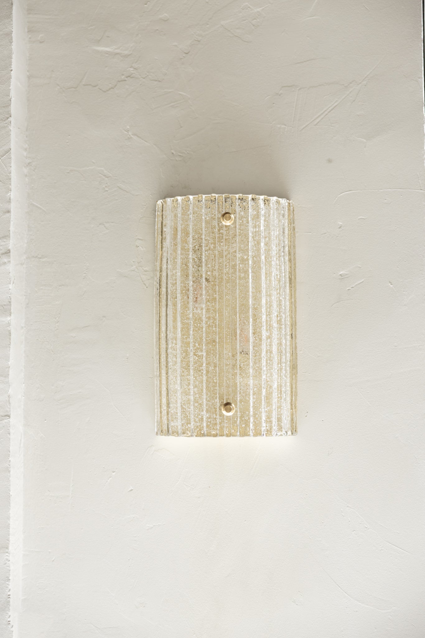 Pareja de Apliques del Siglo XX en Vidrio de Murano y Latón