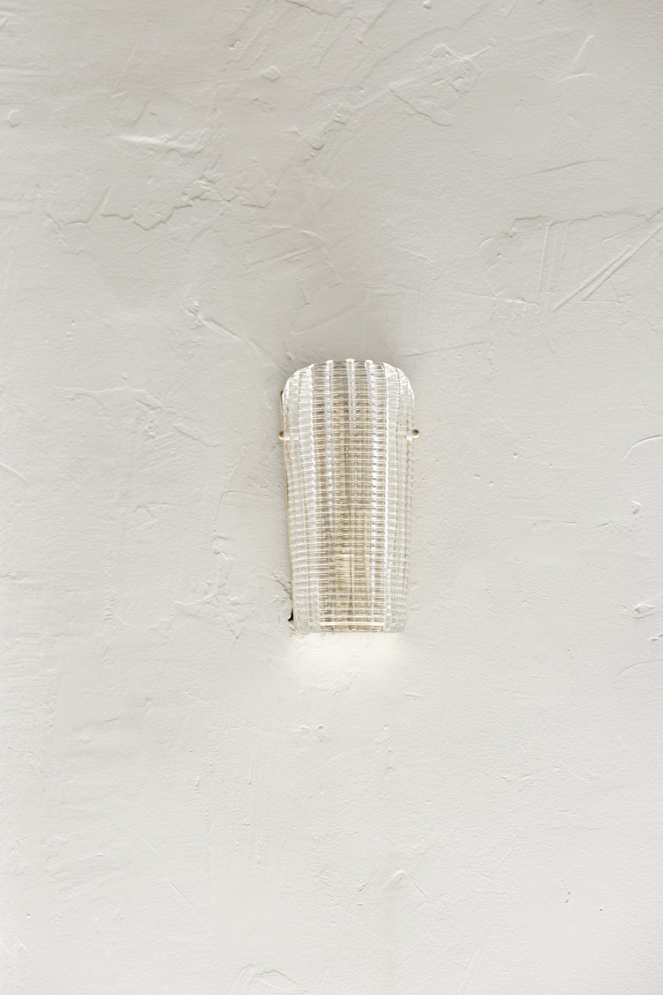 Pareja de Apliques Italianos del Siglo XX en Vidrio Estriado