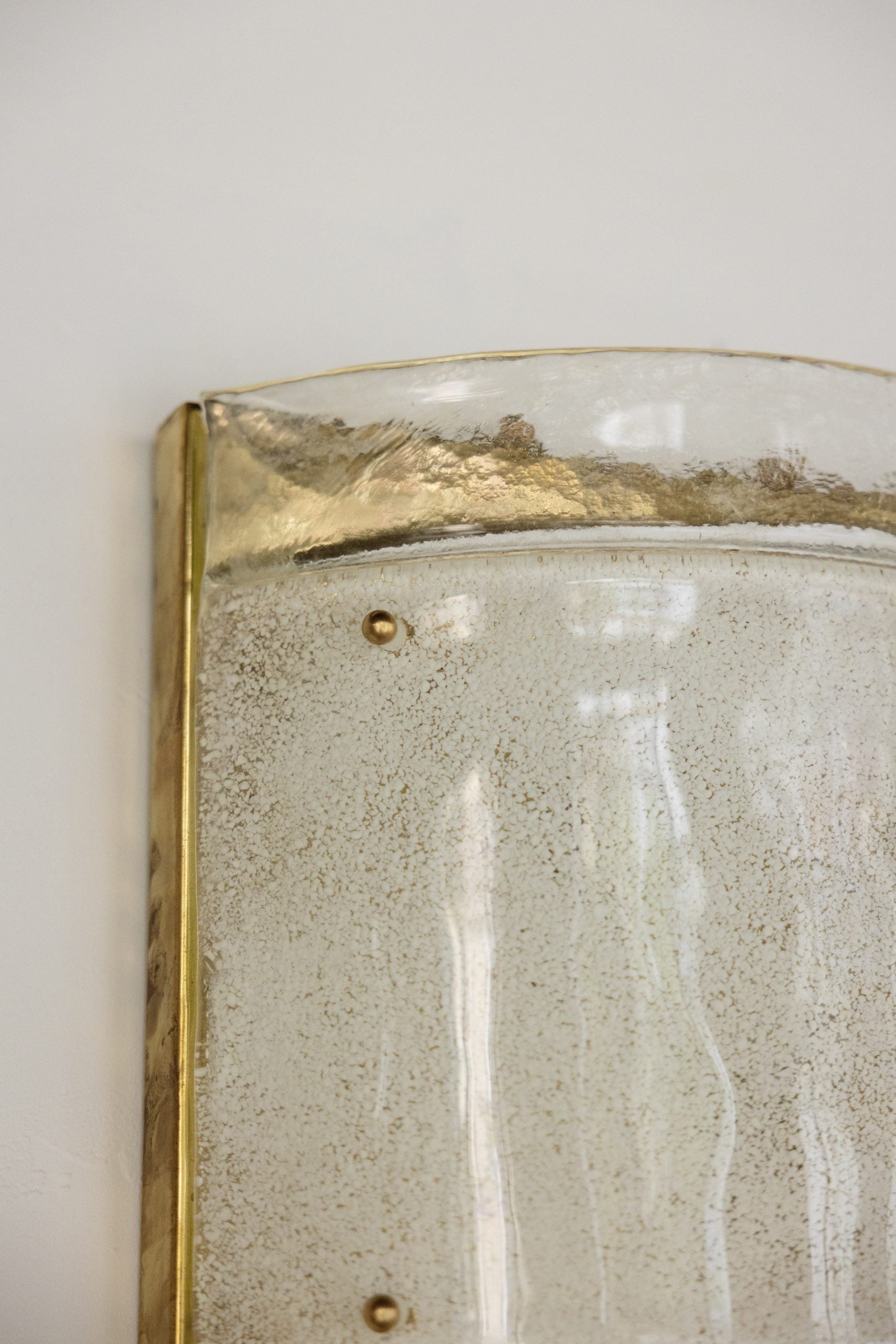 Pareja de Apliques del Siglo XX en Latón y Vidrio Esmaltado - 3