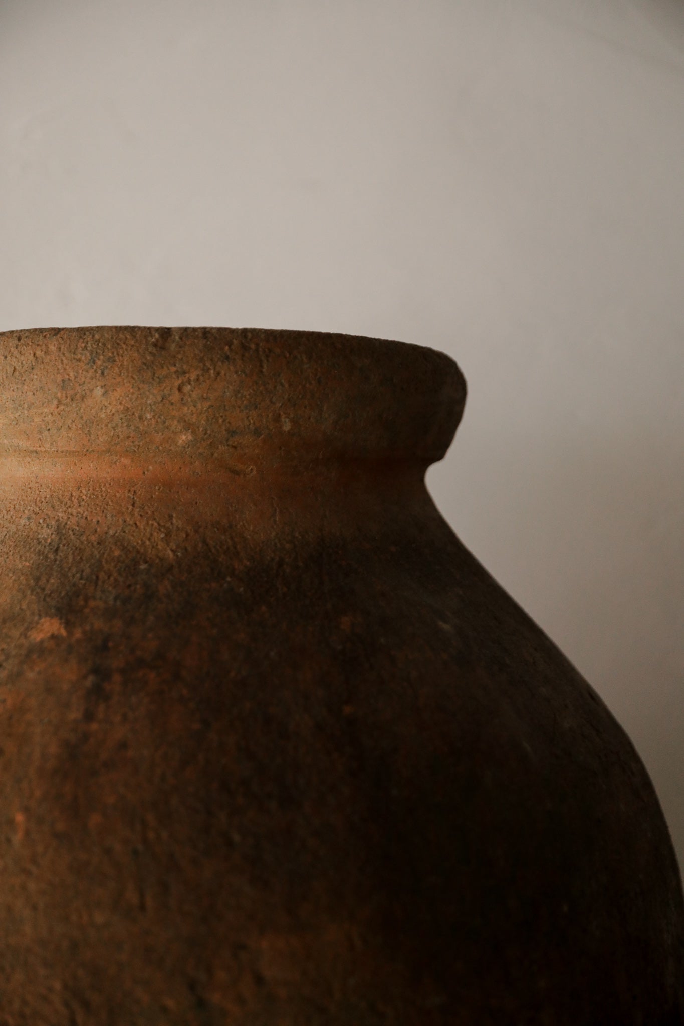 Tinaja de Barro del Siglo XIX con Marcas Artesanales - 5