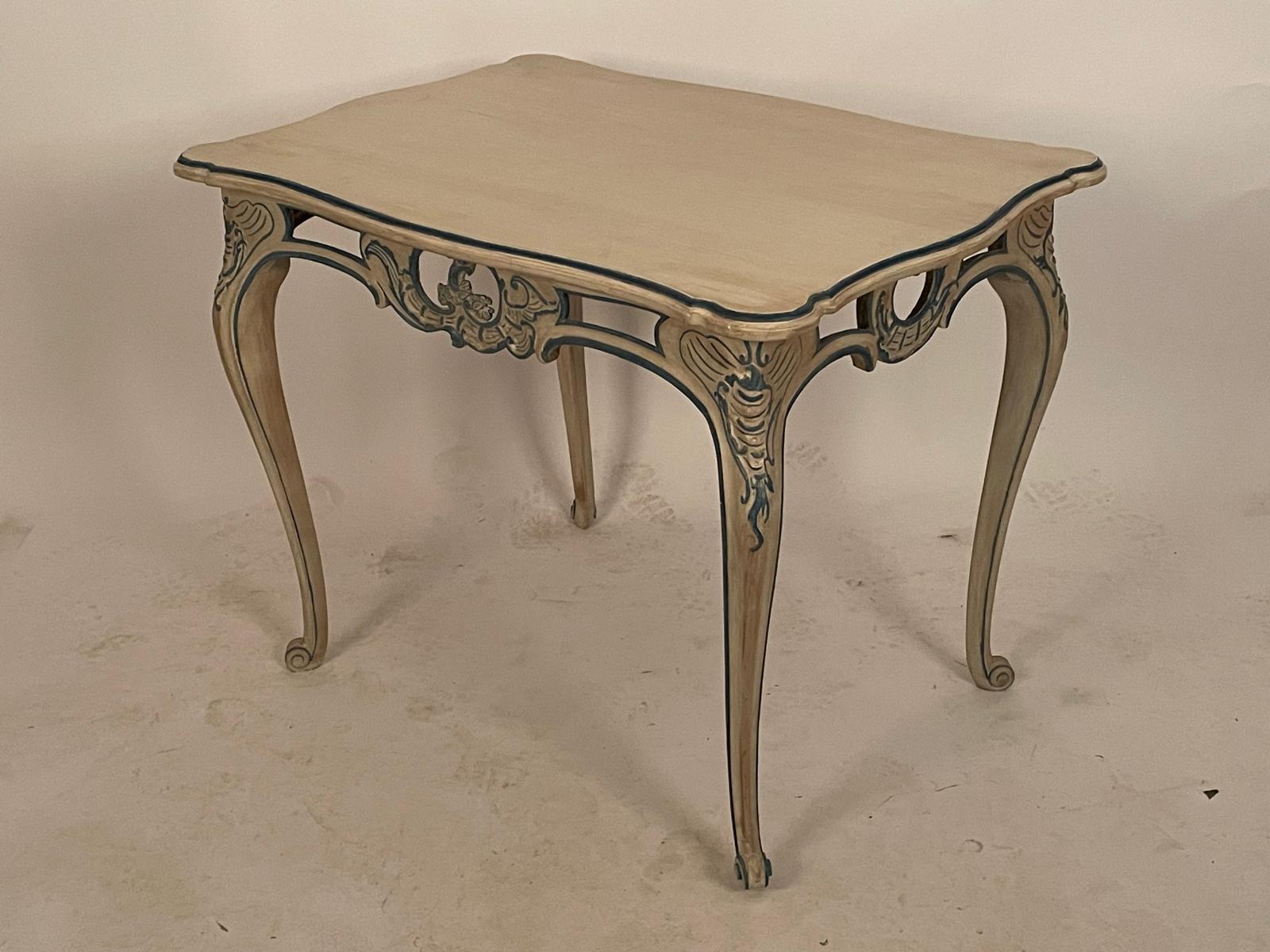 Mesa Rococó del Siglo XVIII en Madera Pintada - Photo 2 of 9