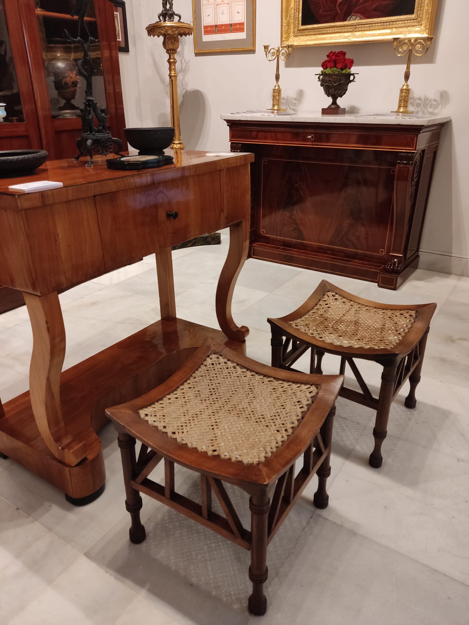 Par de Taburetes Thebes del Siglo XX en Madera de Haya - Photo 6 of 7