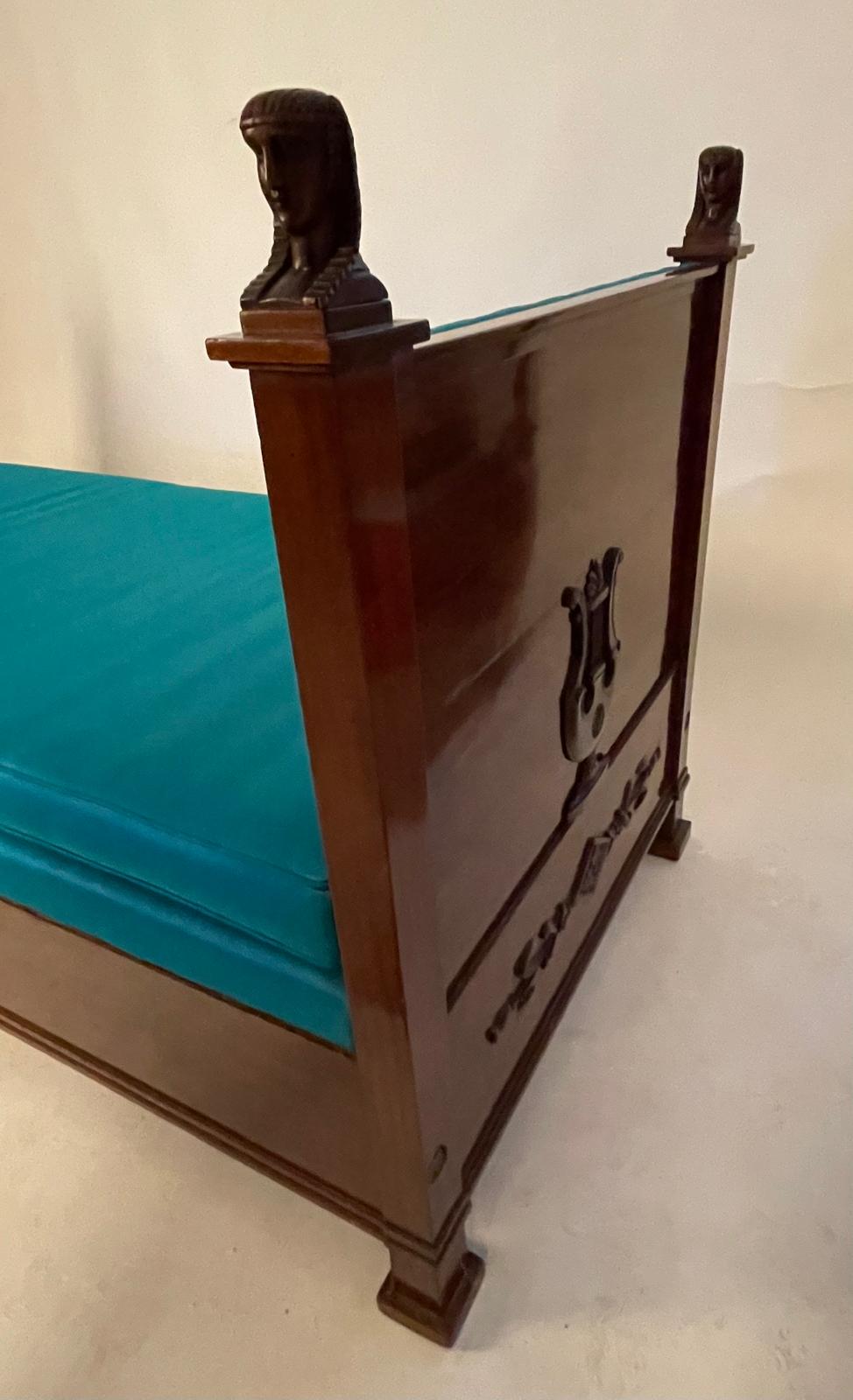 Diván del Siglo XIX en Caoba con Detalles Tallados - Photo 2 of 4