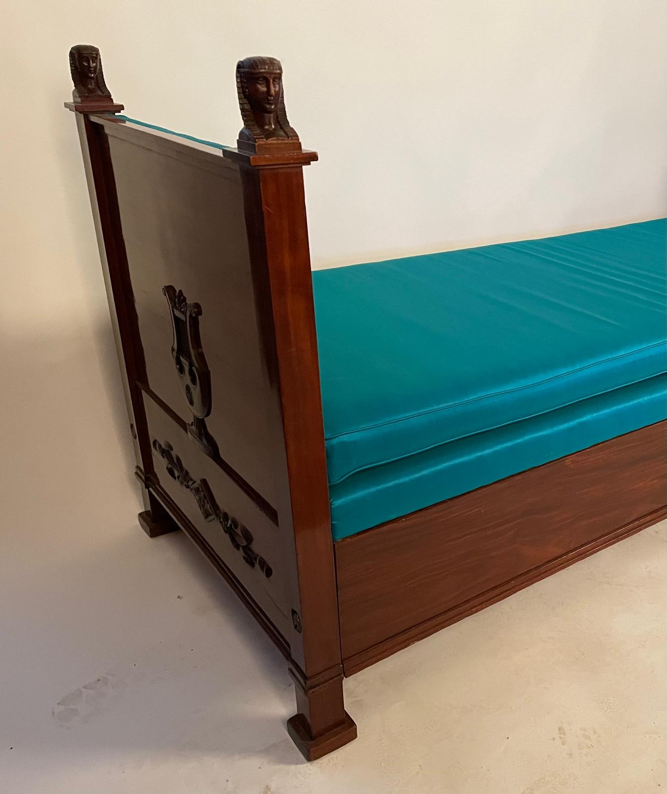 Diván del Siglo XIX en Caoba con Detalles Tallados - Photo 3 of 4