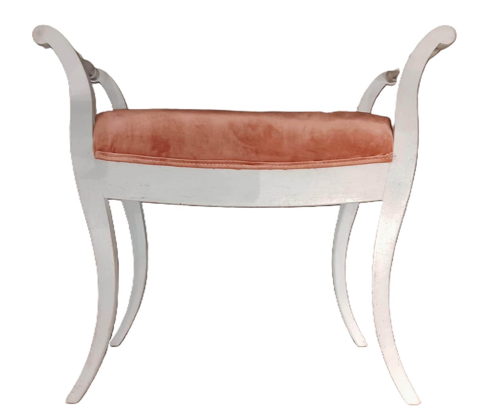 Par de Hocker del Siglo XIX en Madera Lacada y Terciopelo Rosa - Photo 3 of 5