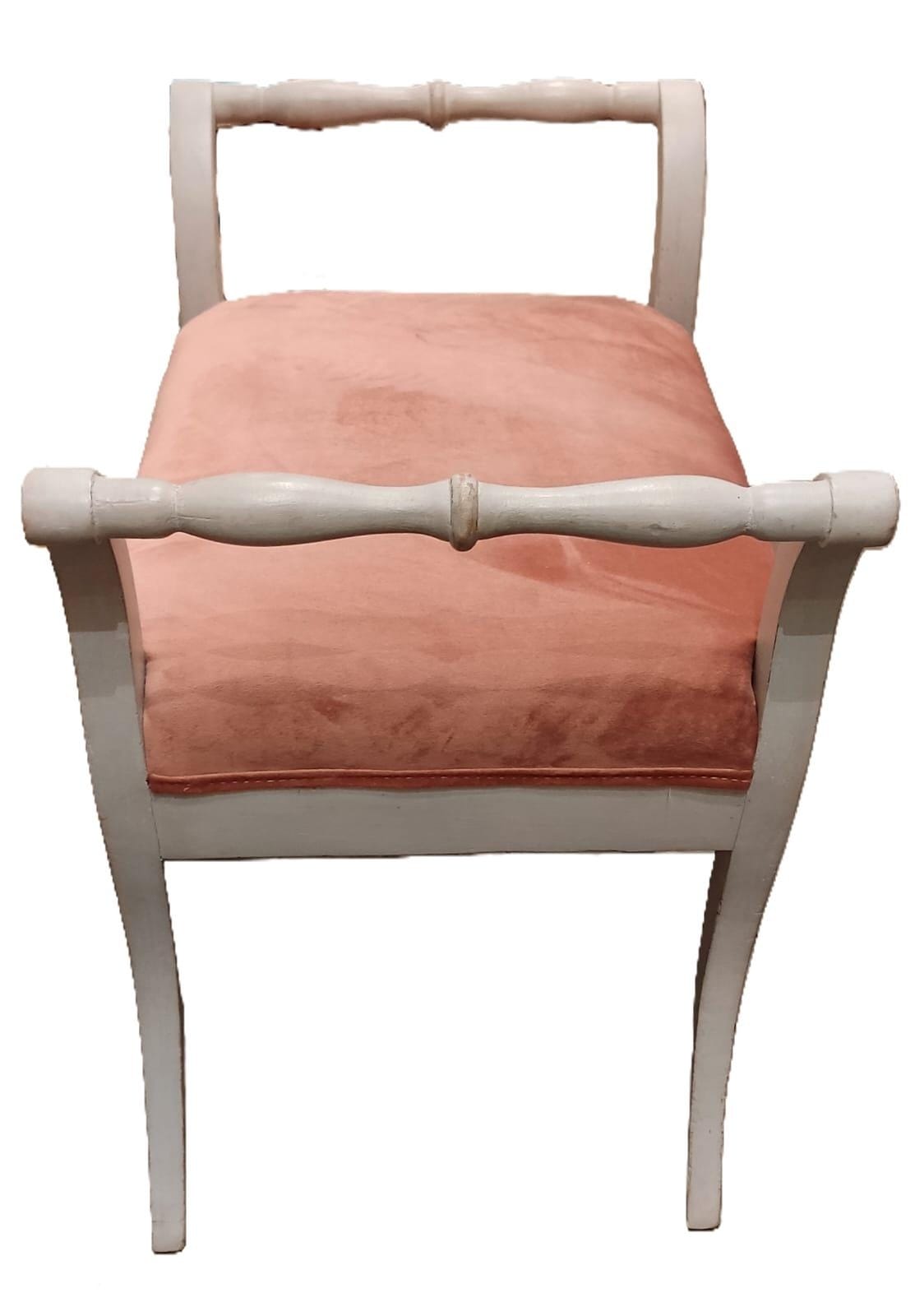 Par de Hocker del Siglo XIX en Madera Lacada y Terciopelo Rosa