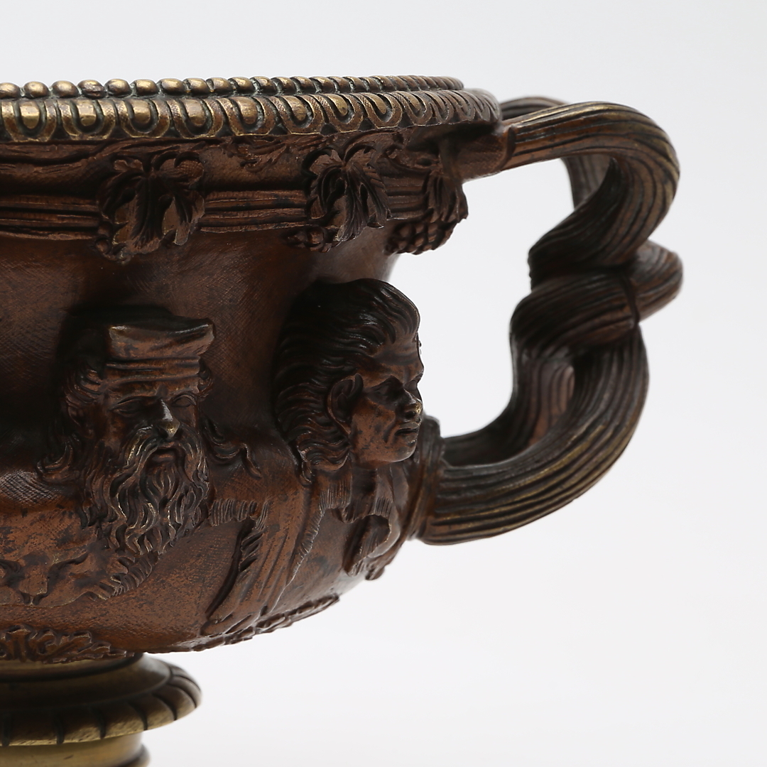Jarrón Warwick del Siglo XIX en Bronce Patinado - Photo 8 of 10