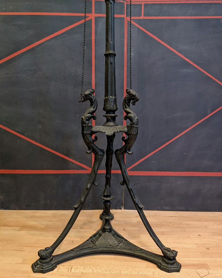 Pedestal de Hierro del Siglo XIX con Diseño de Trípode - Photo 3 of 4
