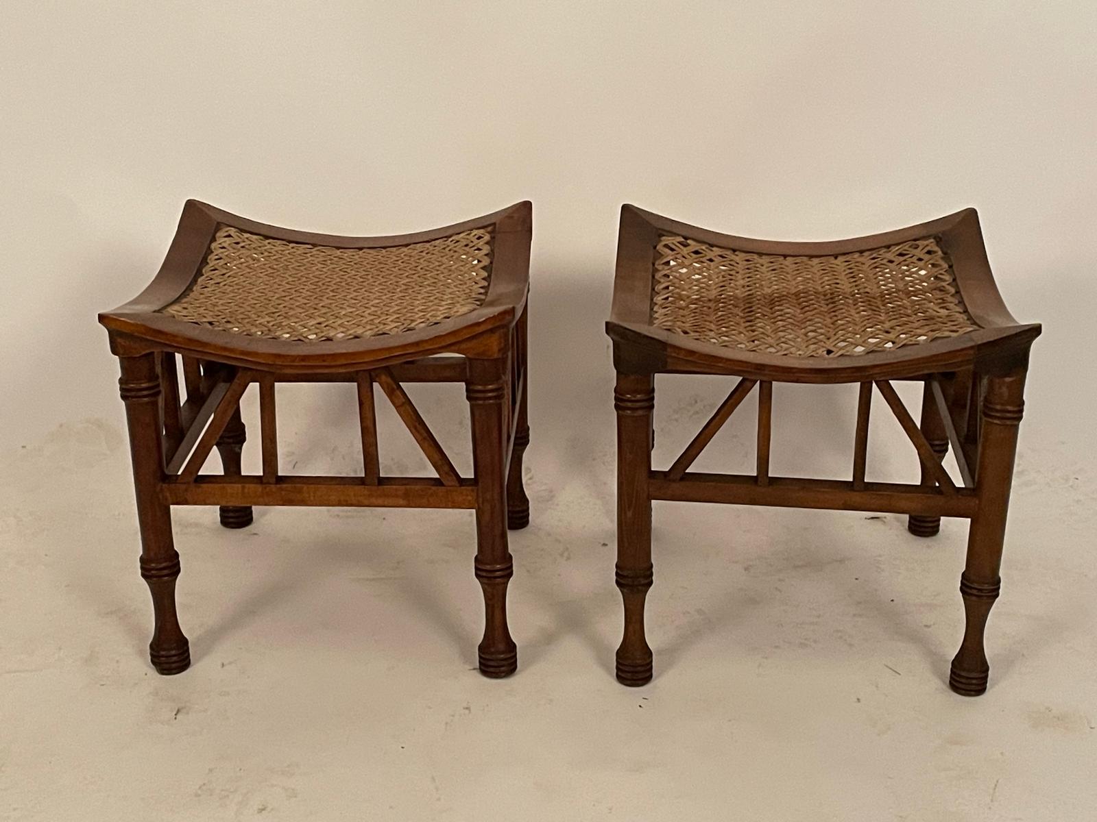 Par de Taburetes Tebas del Siglo XX en Madera de Haya - Photo 2 of 7