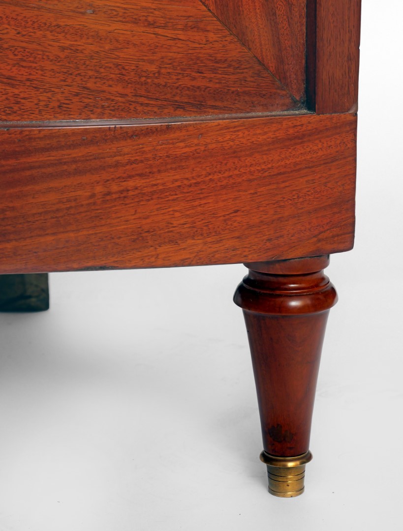 Par de rinconeras del Siglo XVIII con superficie de mármol - Photo 3 of 6