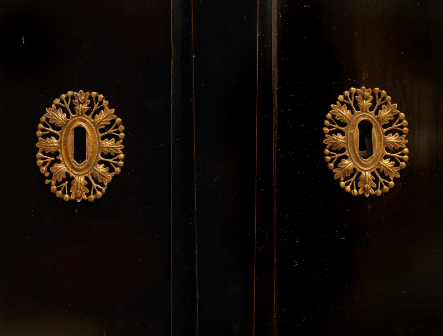 Aparador Vienés del Siglo XIX en Peral Ebonizado - Photo 4 of 9