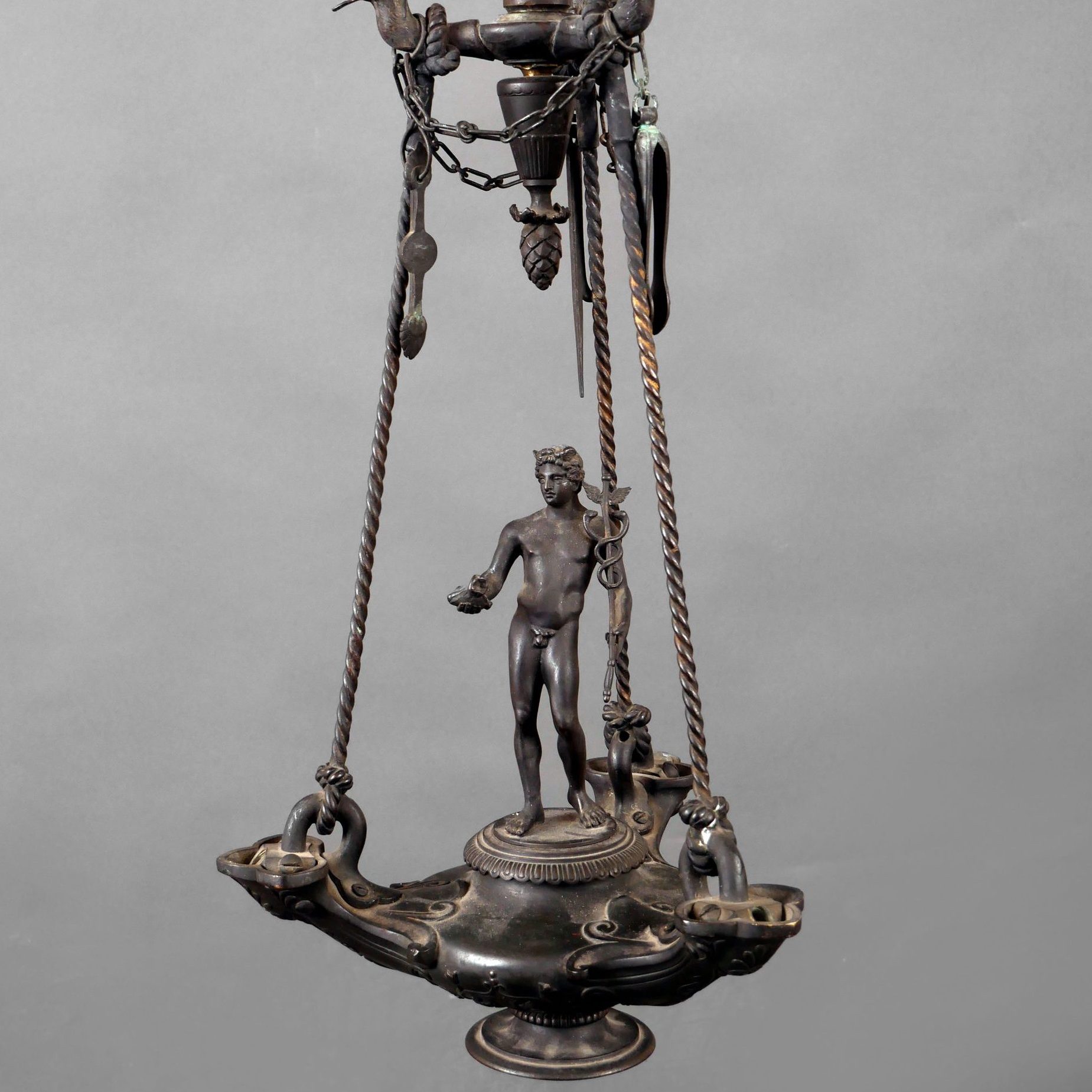 Lámpara de aceite romana del Siglo XIX con Mercurio en el centro