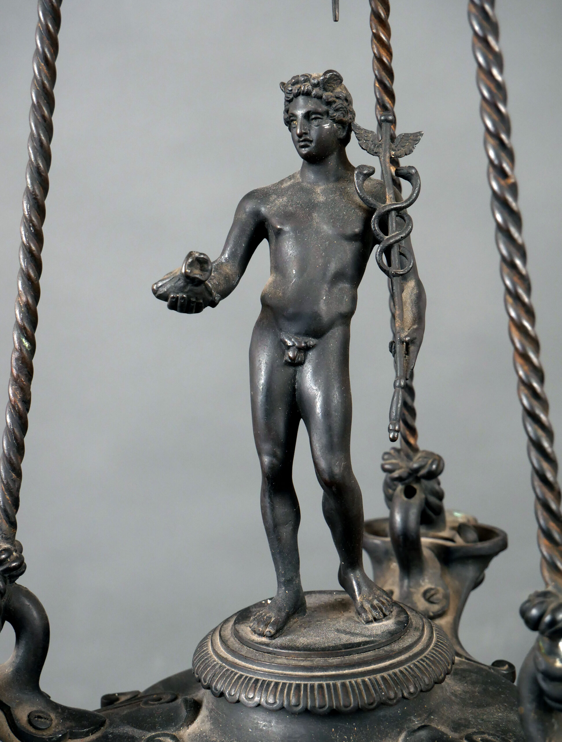 Lámpara de aceite romana del Siglo XIX con Mercurio en el centro - Photo 4 of 9