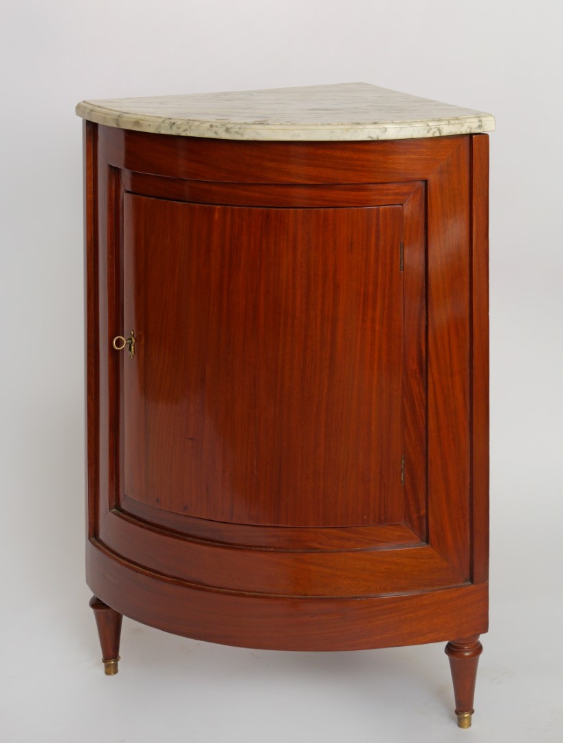 Par de Armarios Esquinero del Siglo XVIII con Tapa de Mármol - Photo 4 of 6