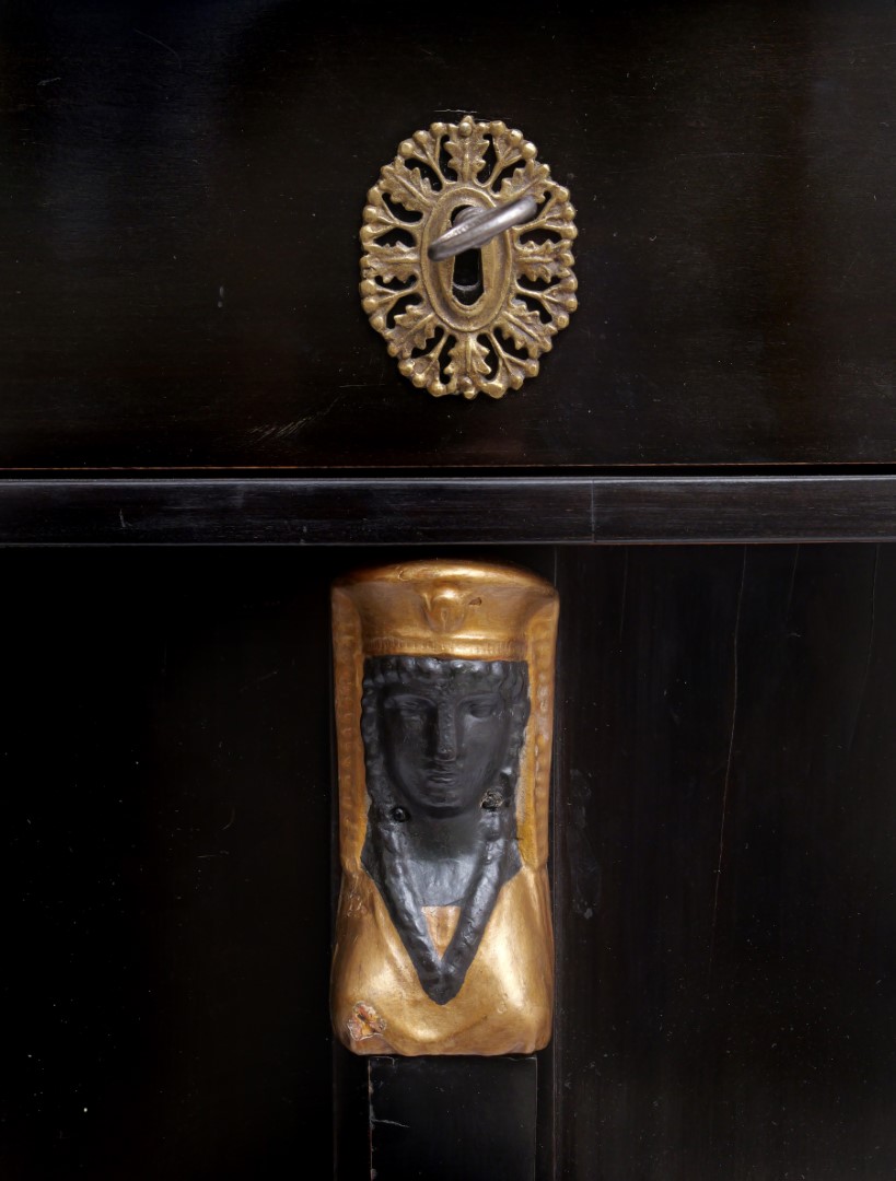 Aparador de Viena del Siglo XIX con Aplicaciones Pastel - Photo 6 of 9