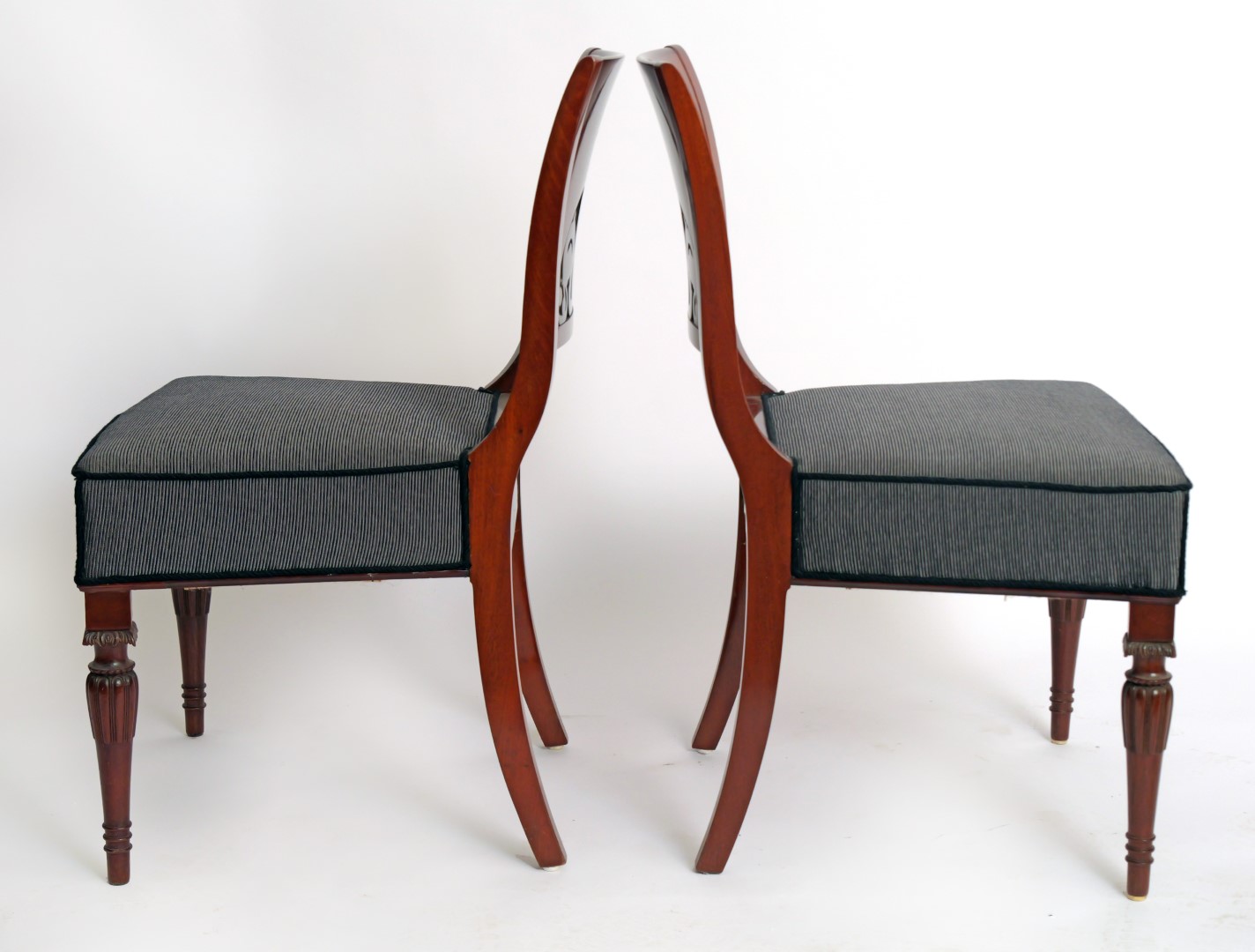 Pareja de Sillas del Siglo XIX con Rica Talla - Photo 4 of 5