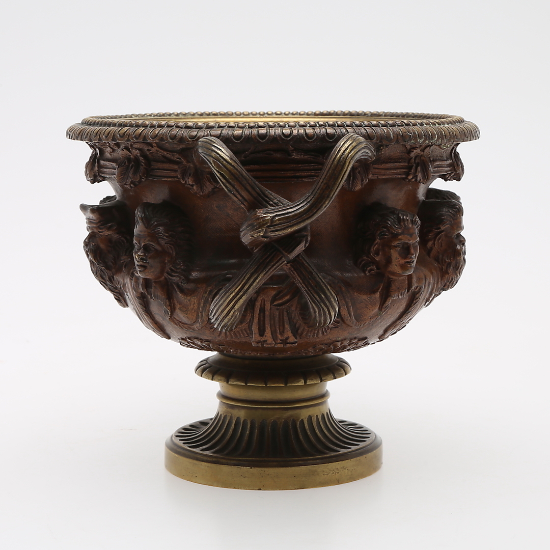 Vaso Warwick del Siglo XIX en Bronce Patinado - Photo 3 of 10