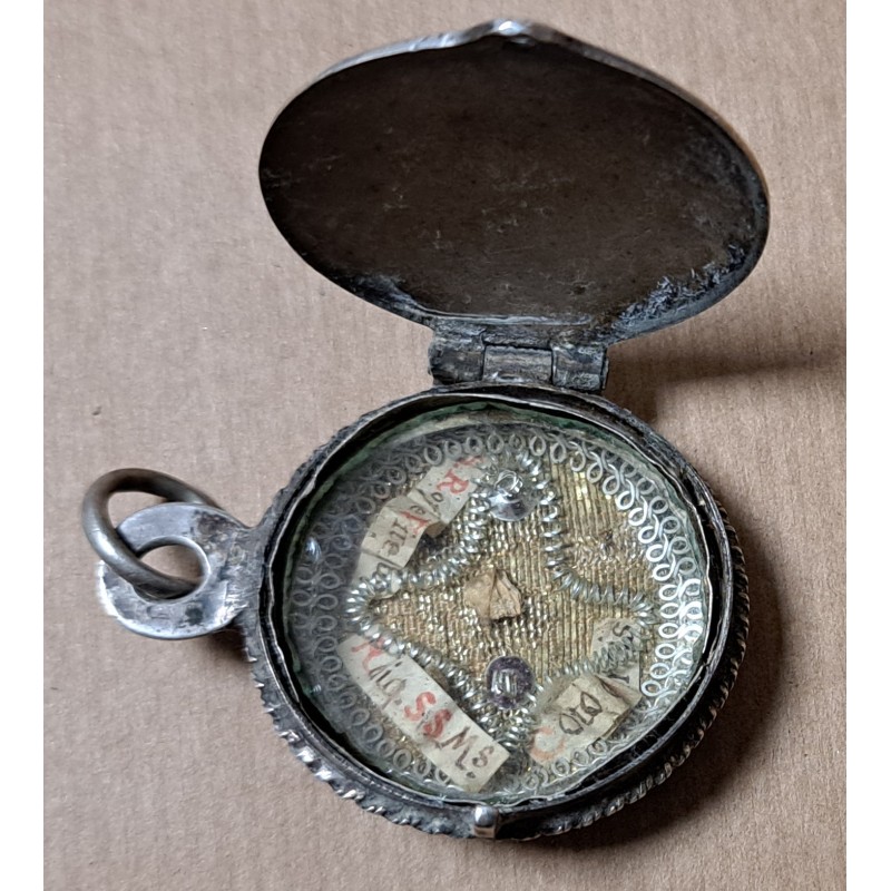 Silver reliquary with various relics, 18th century - 3/11
